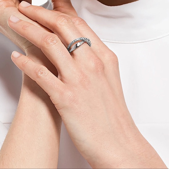 Swarovski Hyperbola ring (Twist)
White, Rhodium plated - Picture 9 of 9